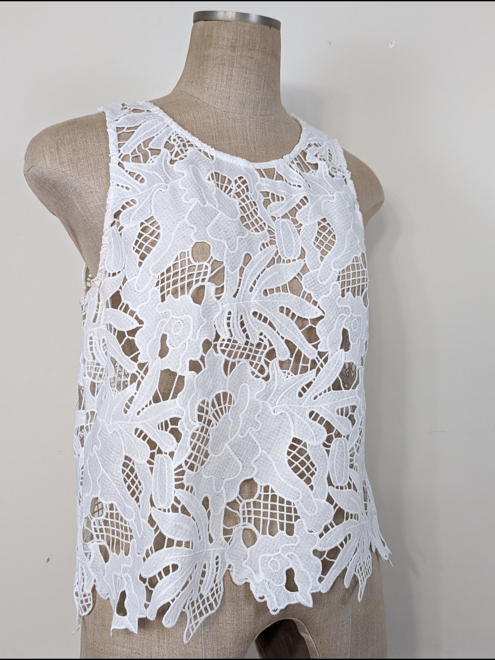 White Lace Shell Tank Top - Picture 5 of 9